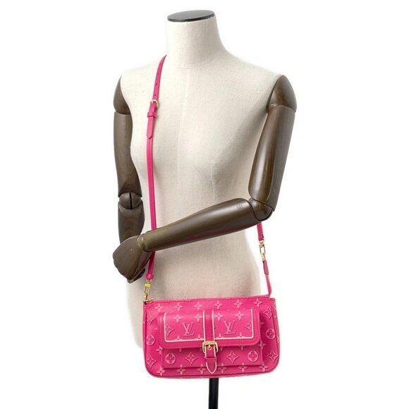 LOUIS VUITTON Maxi Pochette Accessoires Monogram Fuchsia M46161 - Picture 5 of 15